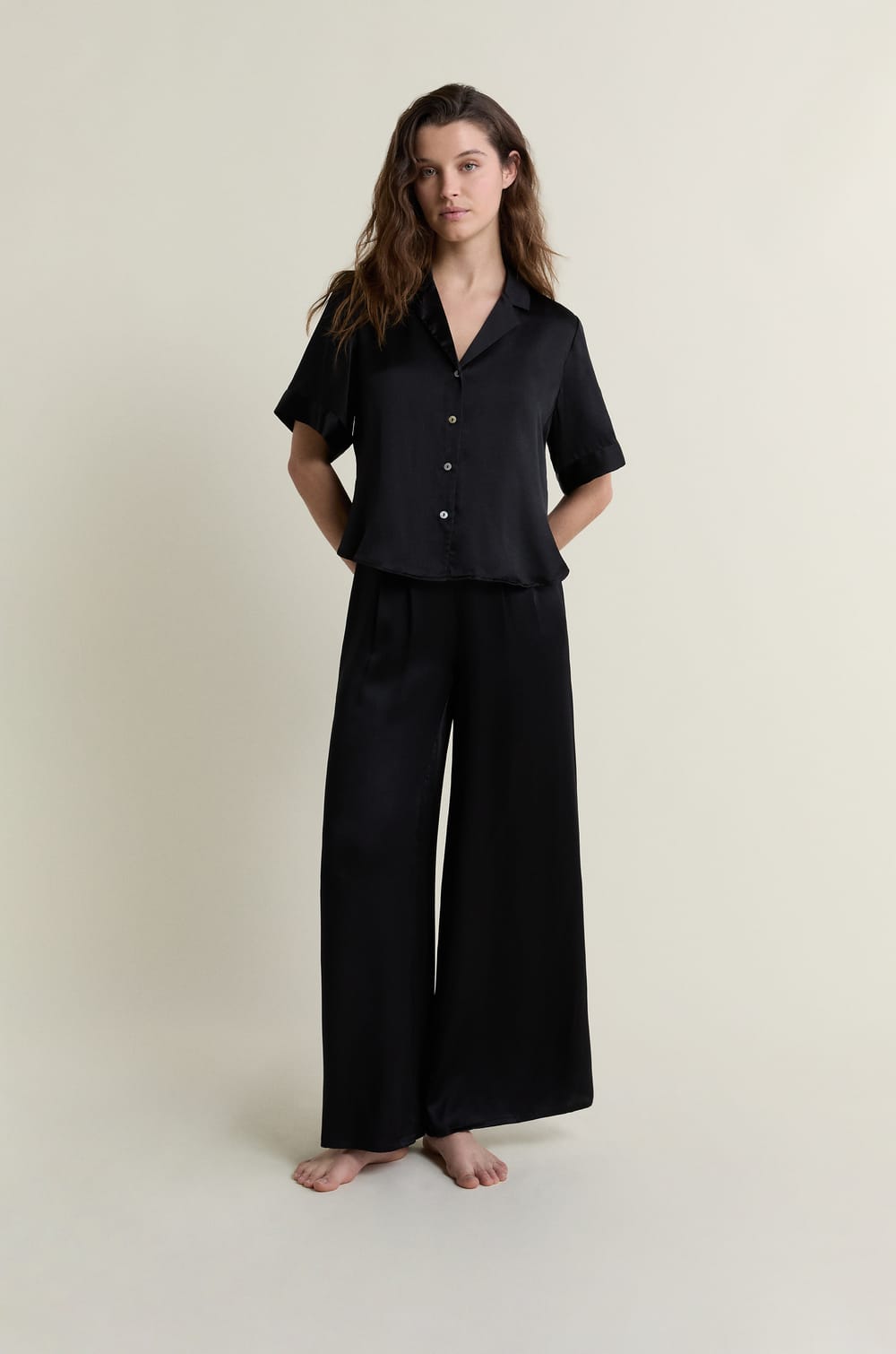 Short-sleeved silk pyjama shirt;${refinementColor}