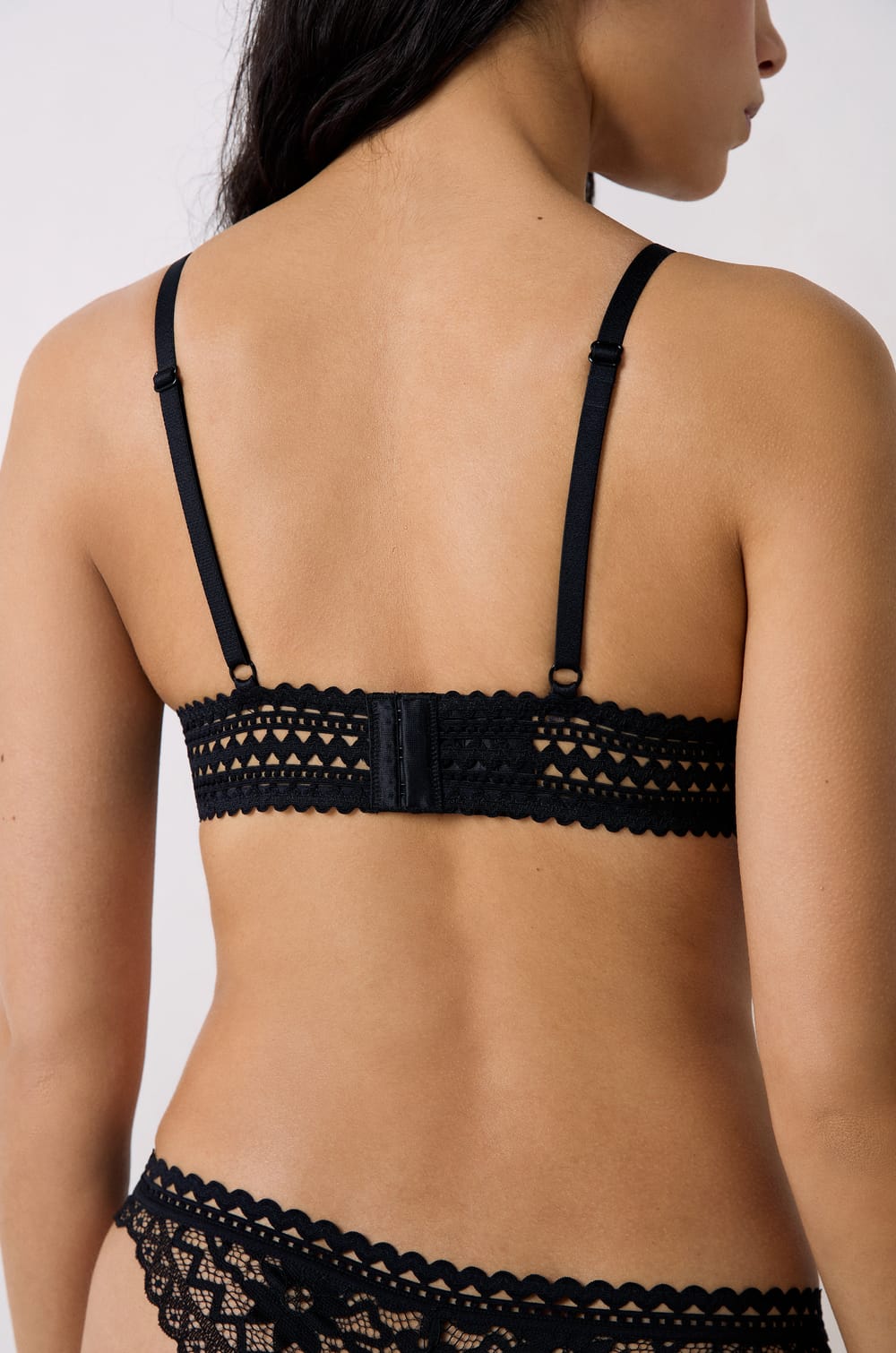 Bra No. 2 - Plunging Push-Up;${refinementColor}