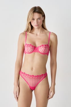 Tanga en tulle brodé fleurie;${refinementColor}