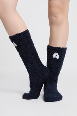 Rutschfeste Socken aus Kunstfell mit Pudel-Stickerei;${refinementColor}