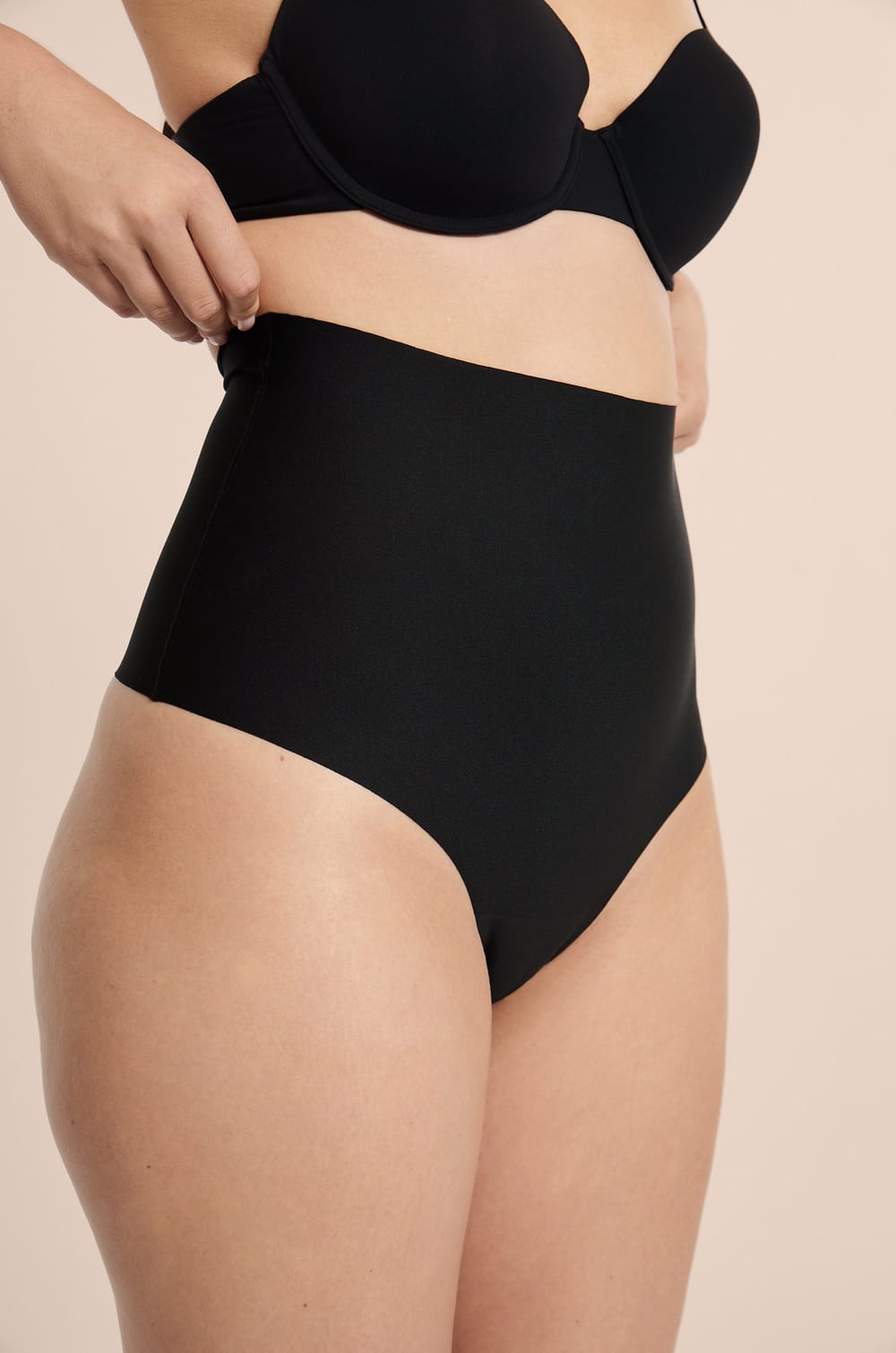 Tvaruj&iacute;c&iacute; tanga - siln&aacute; podpora;${refinementColor}