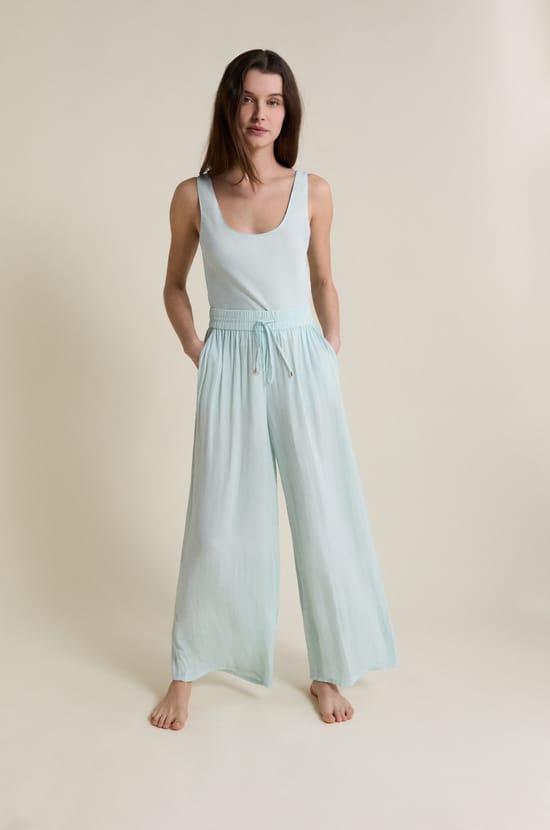 Pantalon satin&eacute; coupe large;${refinementColor}