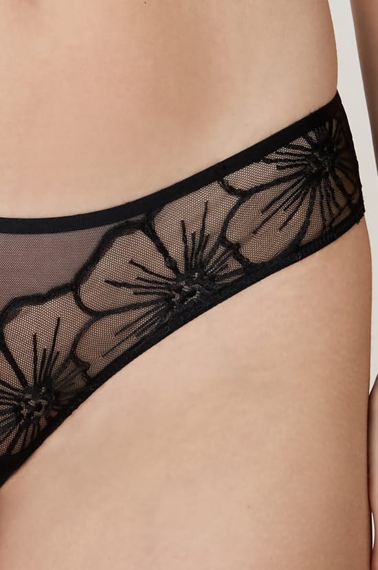Shorty avec broderie;${refinementColor}
