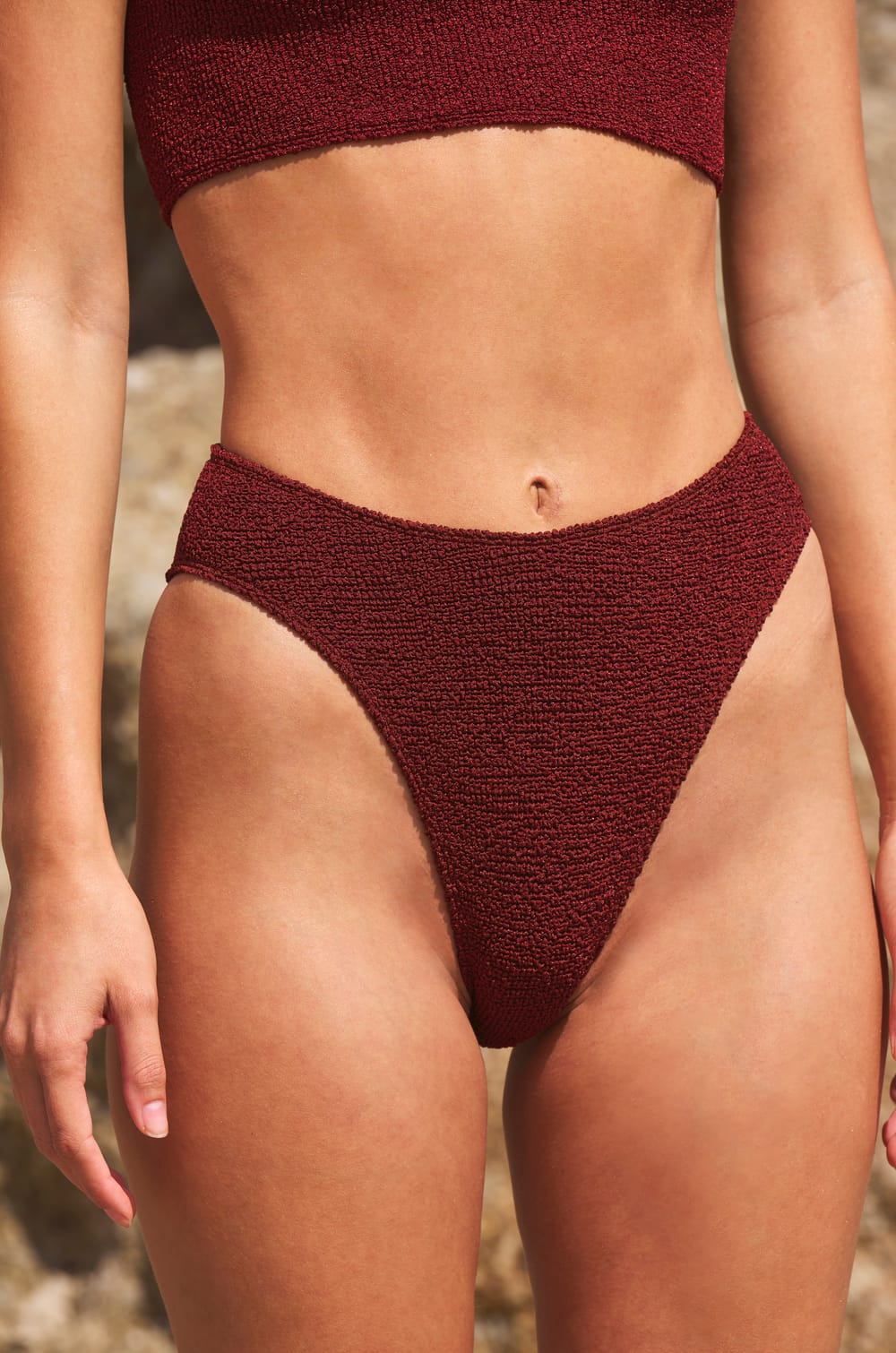 High-leg bikini in stretch material bikini bottom;${refinementColor}