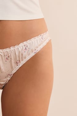 Culotte satin&eacute;e avec motifs;${refinementColor}