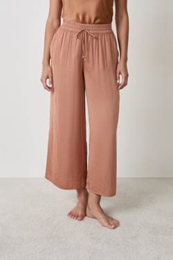 Pantalon satin&eacute; coupe large;${refinementColor}