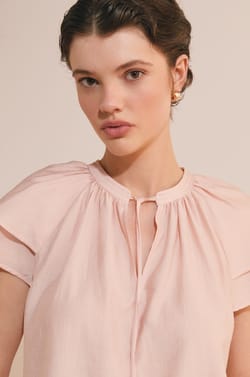 Top manches courtes bouffantes &agrave; nouer;${refinementColor}