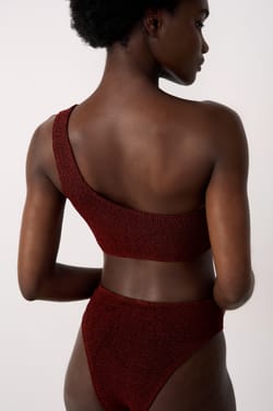 Brassi&egrave;re asym&eacute;trique haut de maillot en mati&egrave;re extensible;${refinementColor}