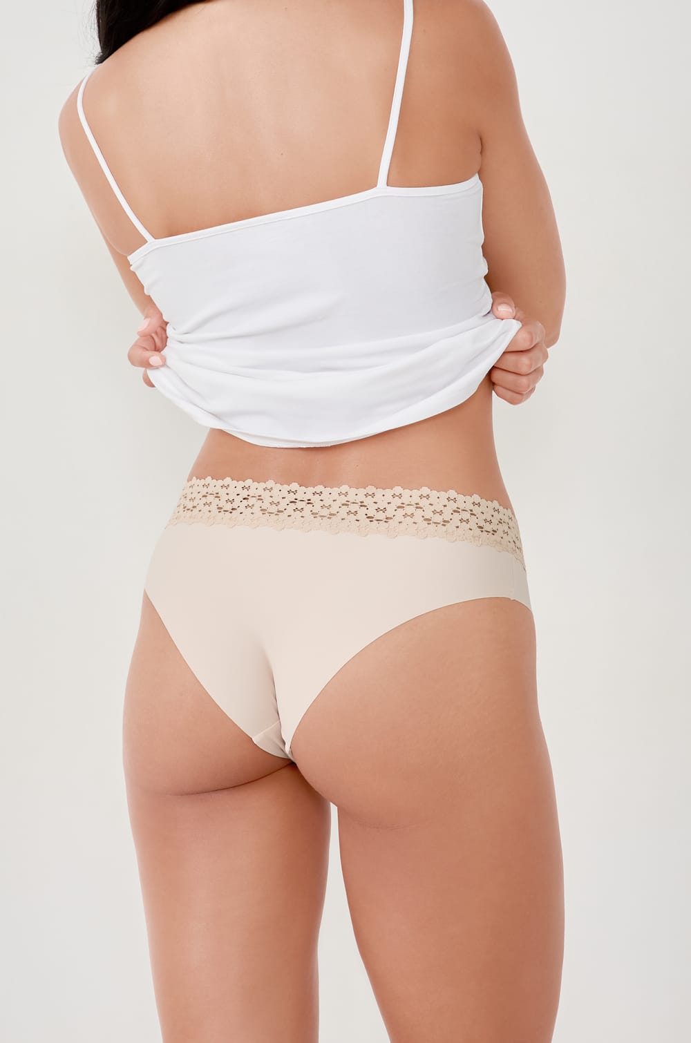 Hipster in V-Form aus Mikrofaser und Spitze;${refinementColor}