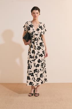 Robe longue &agrave; motifs avec d&eacute;collet&eacute; V;${refinementColor}