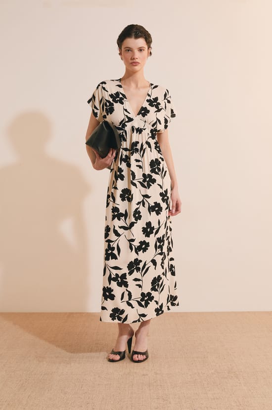 Robe longue &agrave; motifs avec d&eacute;collet&eacute; V;${refinementColor}