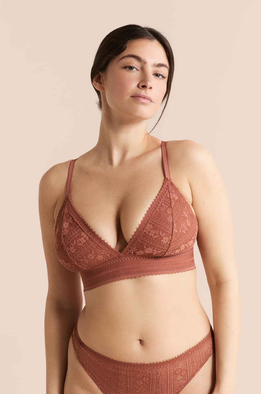 Sujetador N.8 - Tri&aacute;ngulo sin aros de encaje ;${refinementColor}