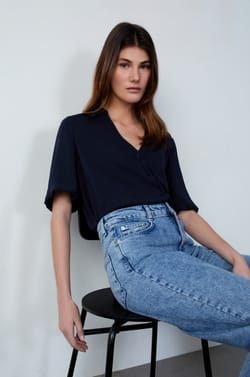 V-neck short-sleeved shirt;${refinementColor}