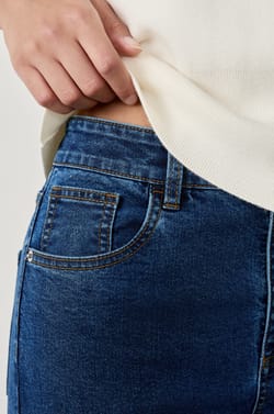 Slim-fit jeans;${refinementColor}