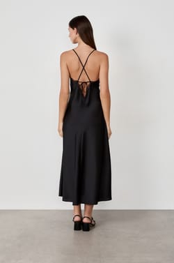 Long dress with lace collar;${refinementColor}