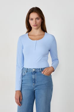 T-shirt manches longues avec boutons;${refinementColor}