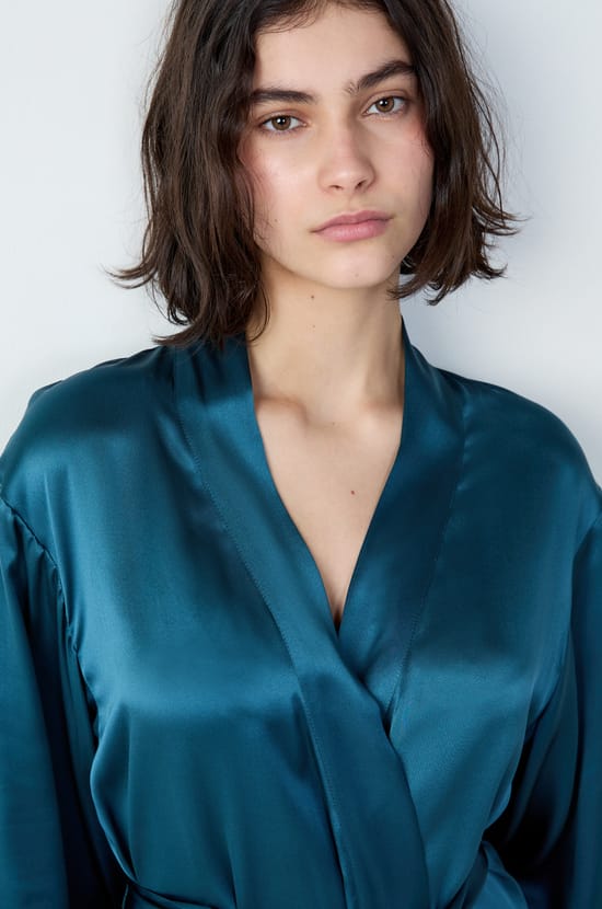 Silk Robe;${refinementColor}