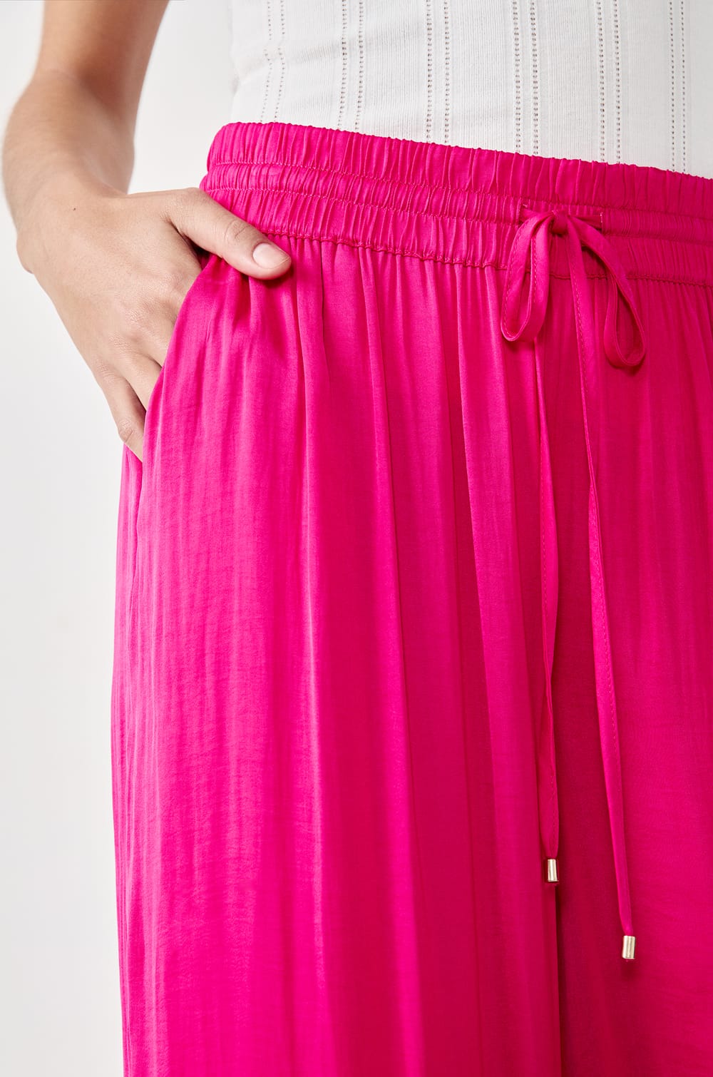 Pantalon satiné coupe large;${refinementColor}