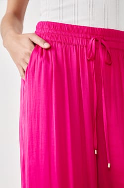 Pantalon satiné coupe large;${refinementColor}