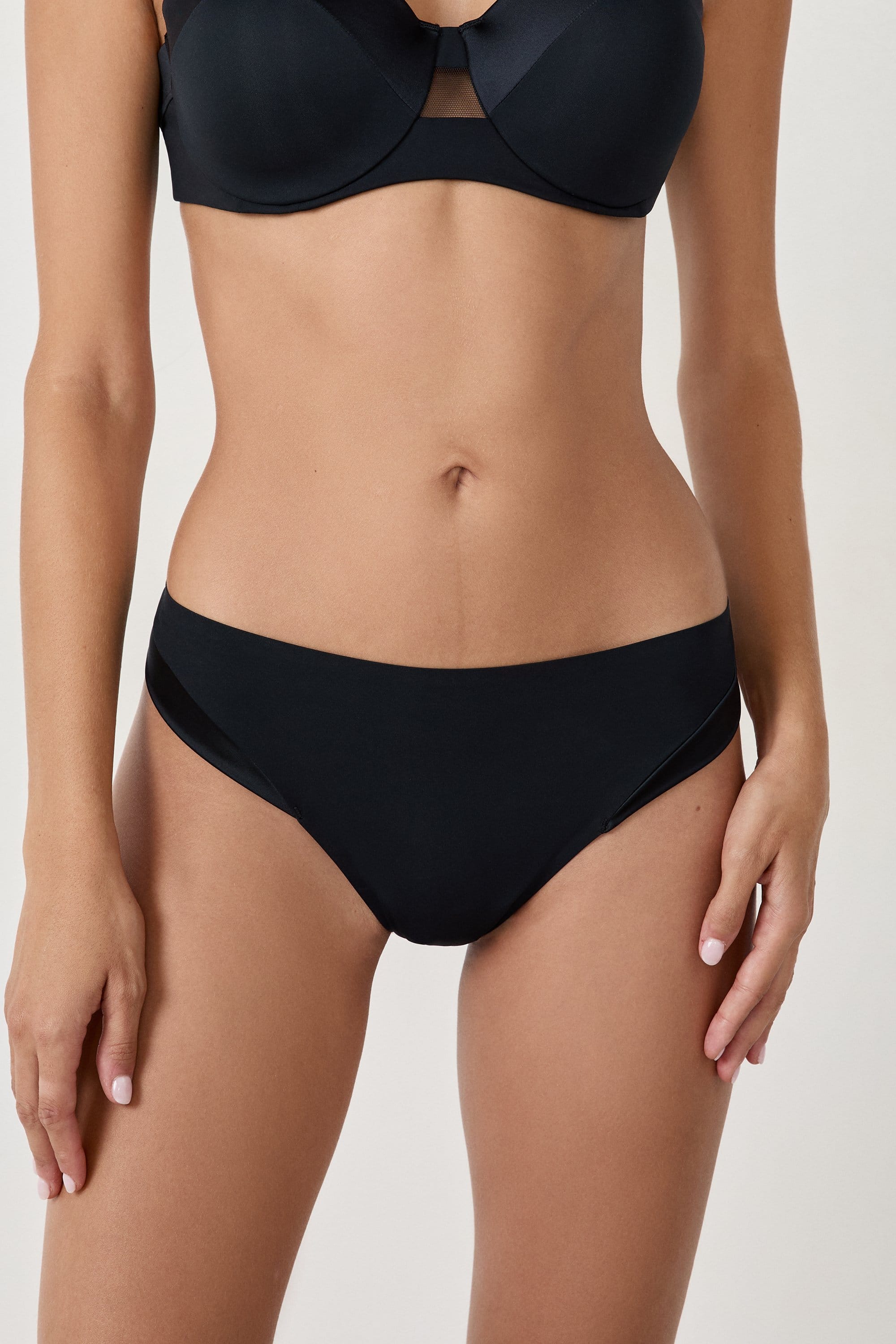 tanga en microfibre satiné