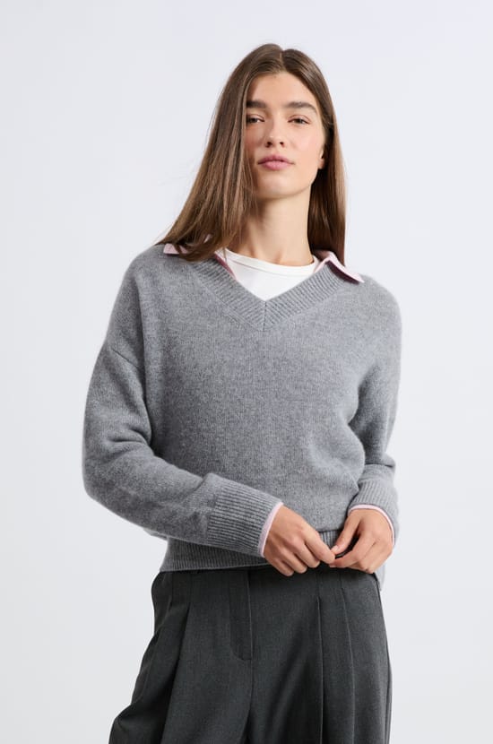 Pull col V en cachemire;${refinementColor}