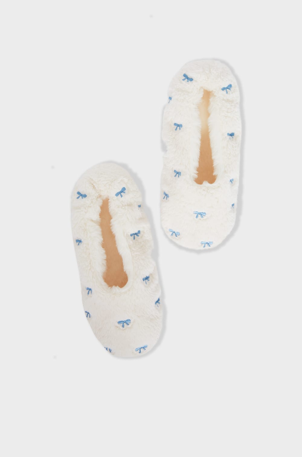 Kapcie w sztucznym futerku z motywami;${refinementColor}