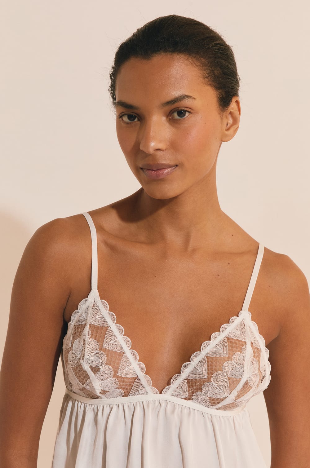 Caraco en satin avec broderie coeurs;${refinementColor}