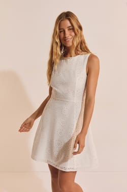 Robe courte avec broderie en coton;${refinementColor}