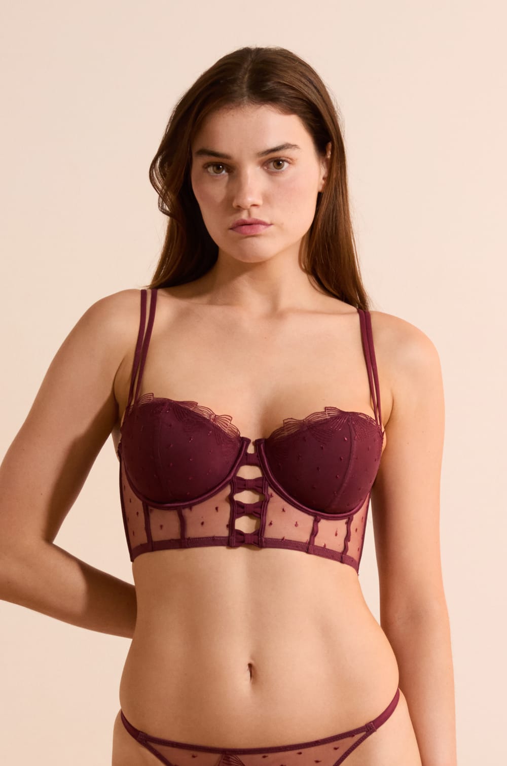 Soutien-gorge bustier coques fines avec broderie;${refinementColor}