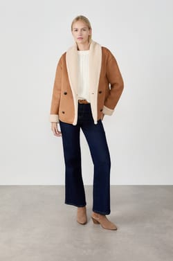 Manteau court en fausse fourrure;${refinementColor}