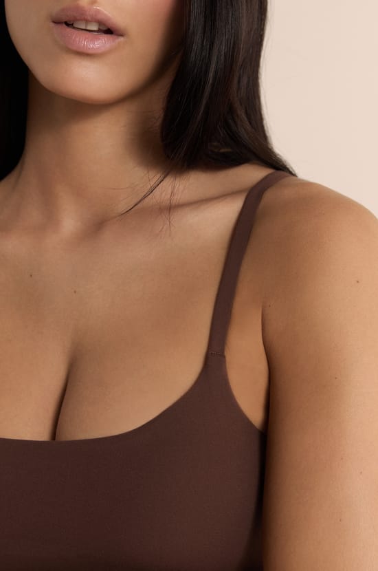 Top en microfibre avec brassi&egrave;re int&eacute;gr&eacute;e;${refinementColor}