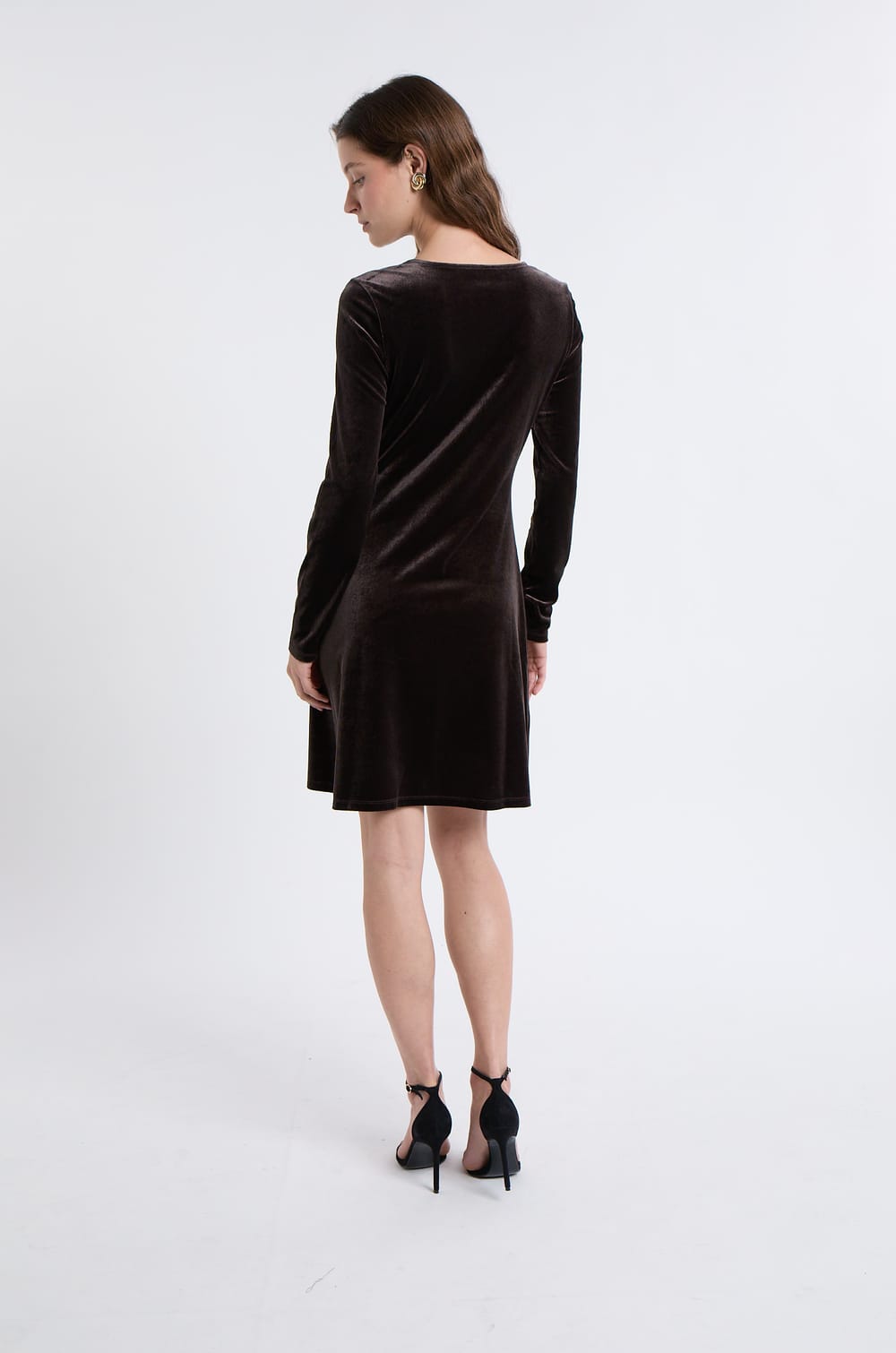 Robe à manches longues en velours avec détail anneaux;${refinementColor}