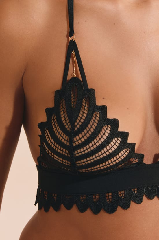 Soutien-gorge triangle avec broderie;${refinementColor}