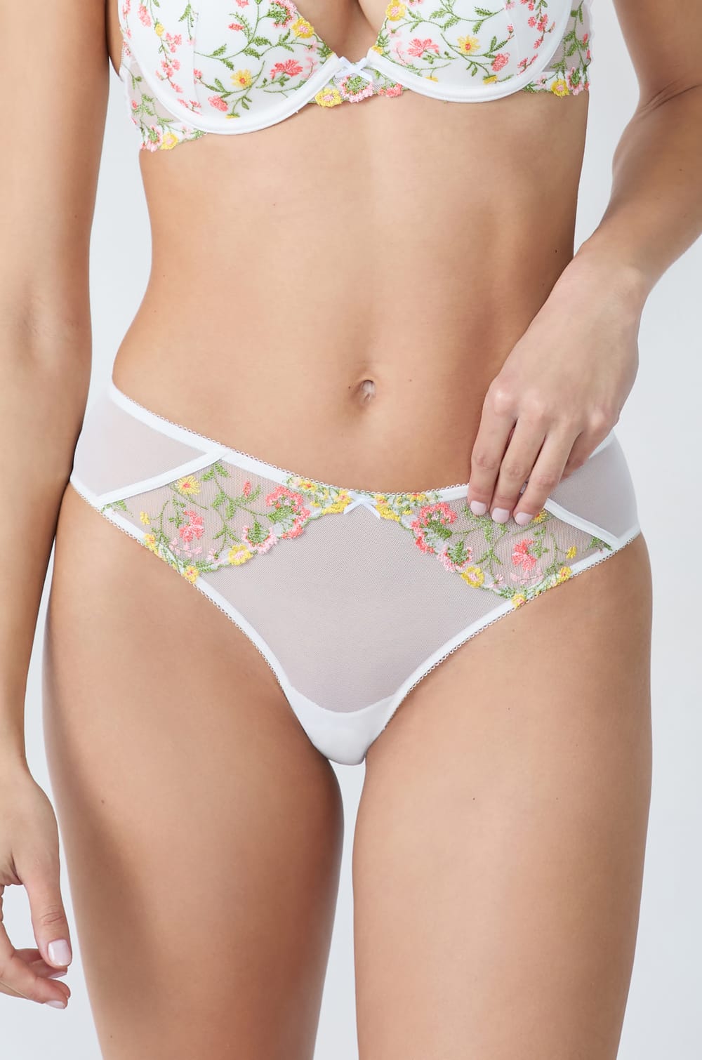 Hipstery z haftowanego tiulu;${refinementColor}