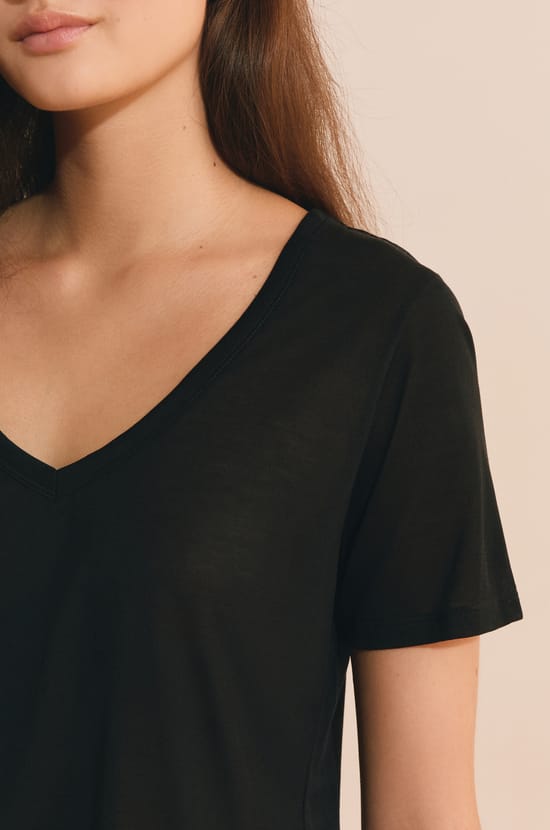 T-shirt col V manches courtes;${refinementColor}