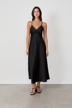 Long dress with lace collar;${refinementColor}