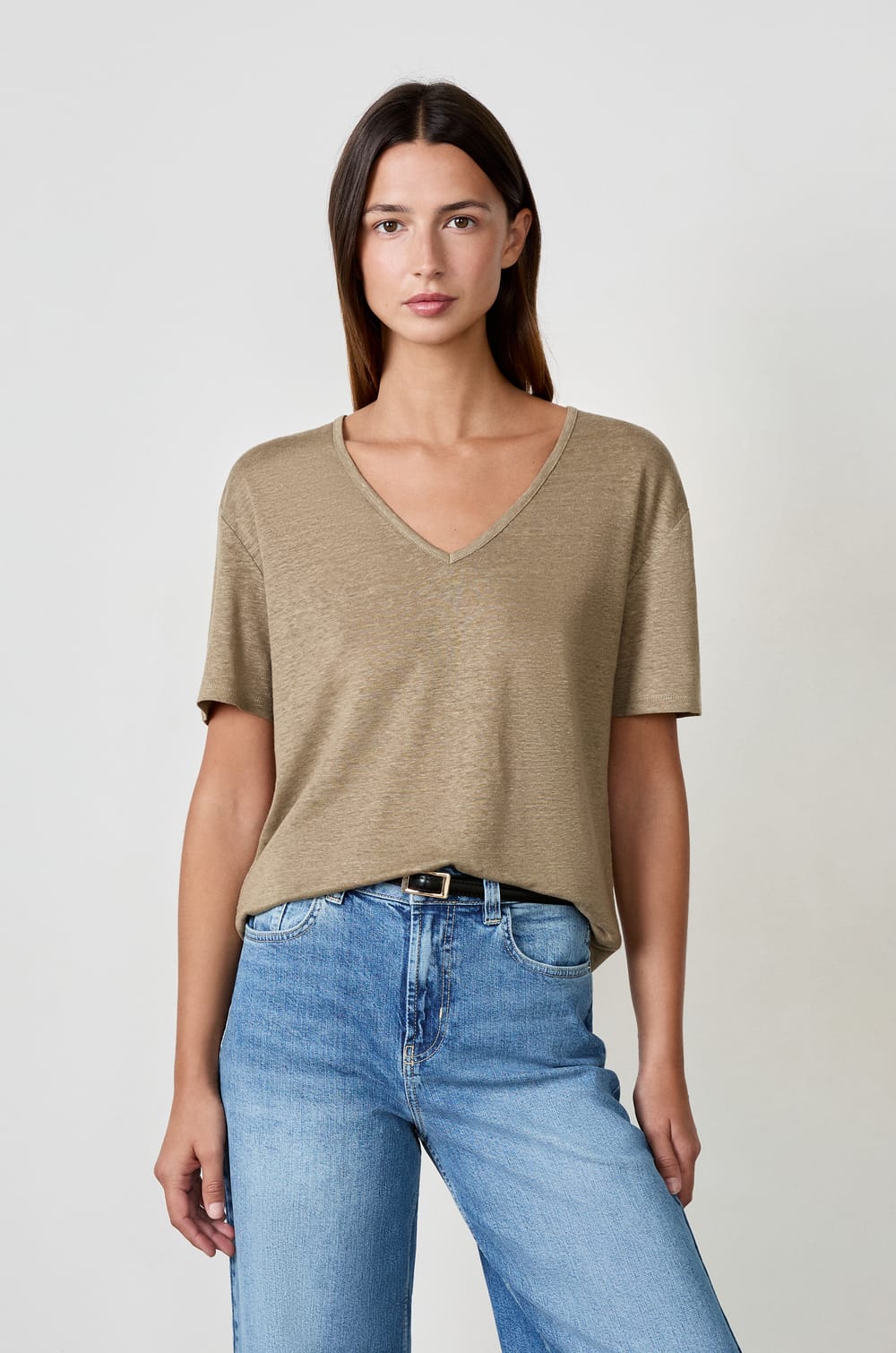 Playera cuello en V 100% lino;${refinementColor}