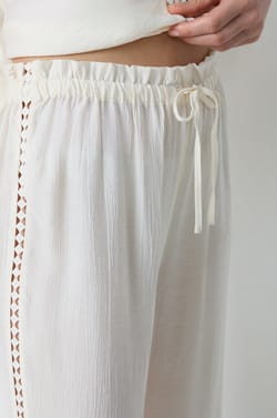 Pantalon de pyjama large &agrave; motifs ajour&eacute;s;${refinementColor}