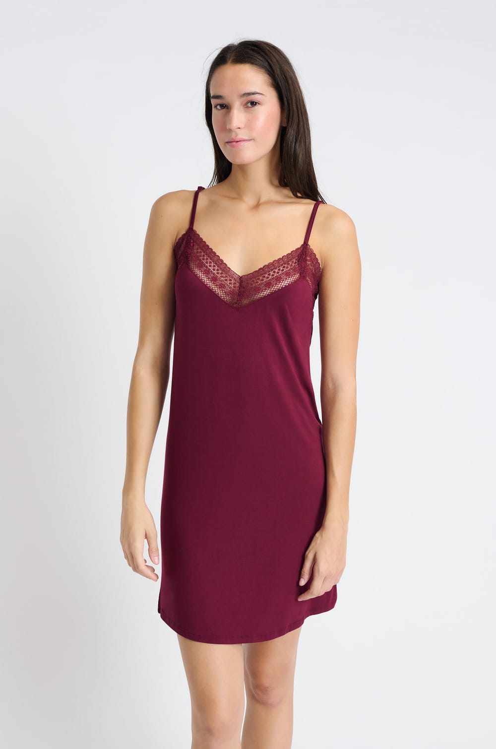 Nuisette décolleté dentelle;${refinementColor}