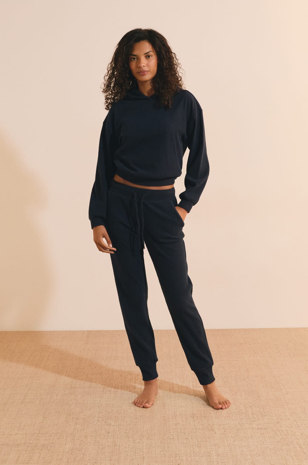 Sweatshirt de pyjama en velours c&ocirc;tel&eacute;;${refinementColor}