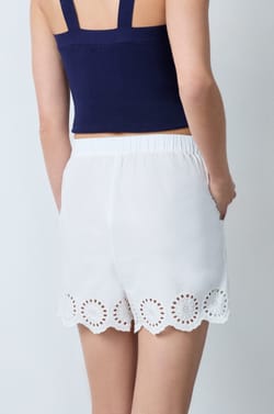 Short en coton broderie anglaise;${refinementColor}