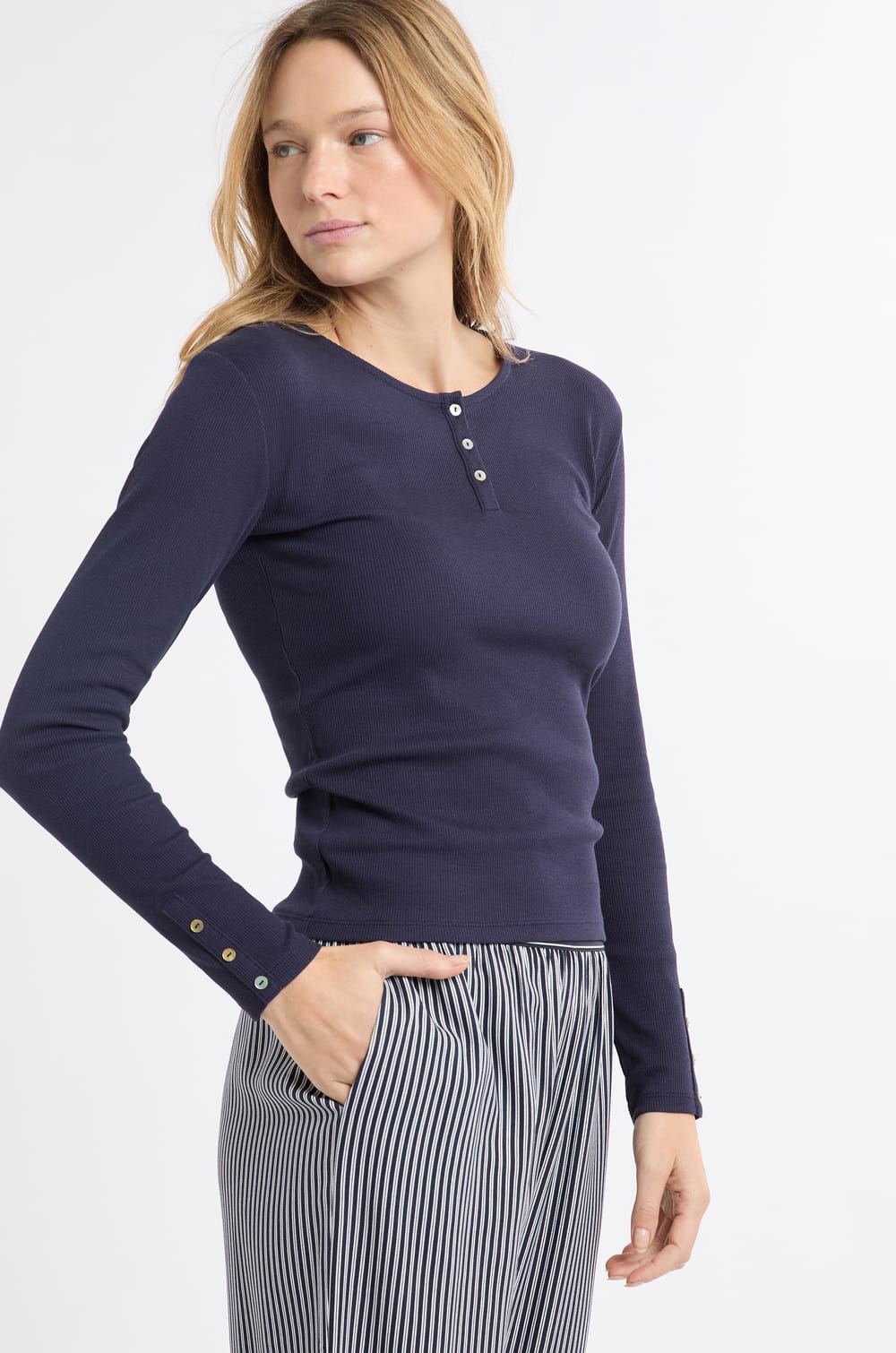 Long-sleeved cotton t-shirt with buttons;${refinementColor}