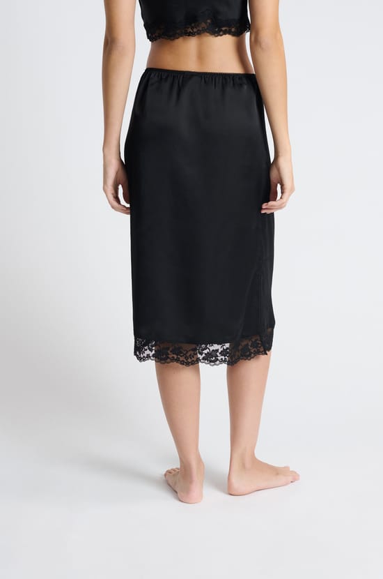 Satinierter Pyjama-Rock mit Spitzendetails;${refinementColor}