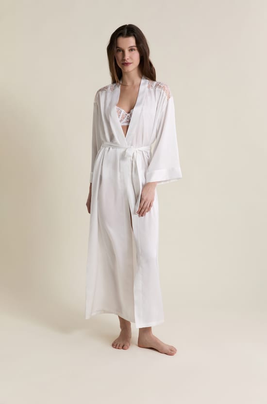 D&eacute;shabill&eacute; long satin&eacute; avec ceinture;${refinementColor}