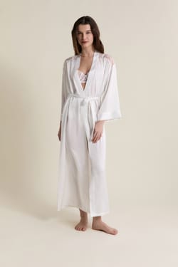 D&eacute;shabill&eacute; long satin&eacute; avec ceinture;${refinementColor}