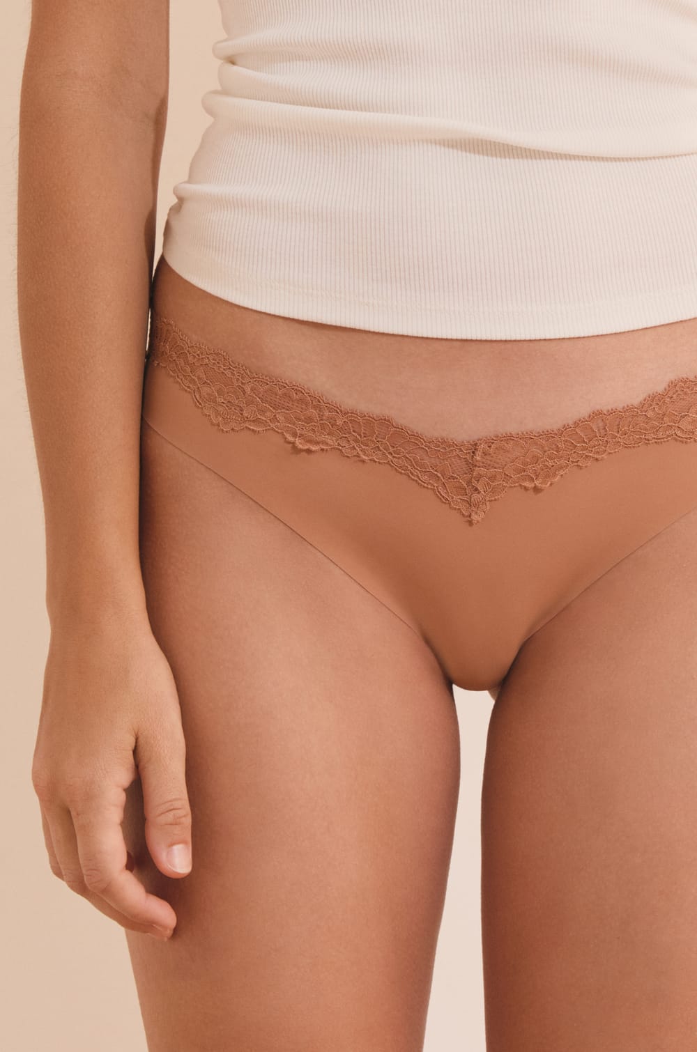 Culotte avec d&eacute;tail dentelle;${refinementColor}