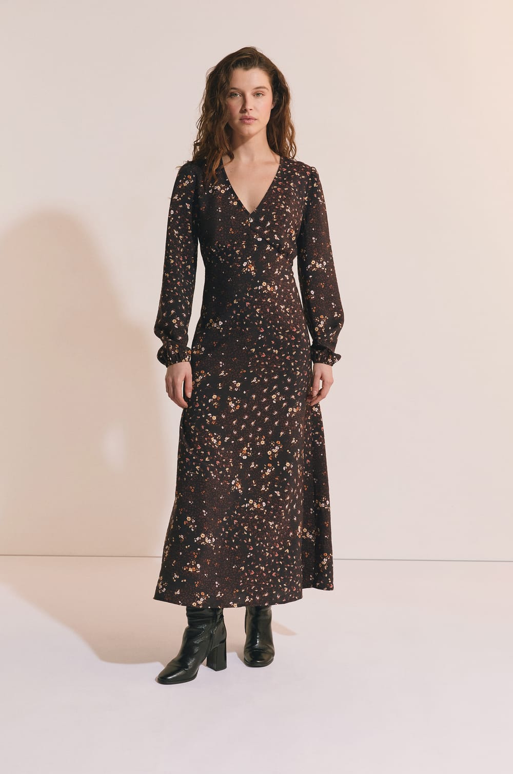 Robe longue &agrave; motif fleuri;${refinementColor}