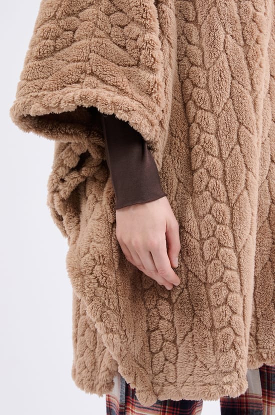 Poncho à manches 3/4;${refinementColor}