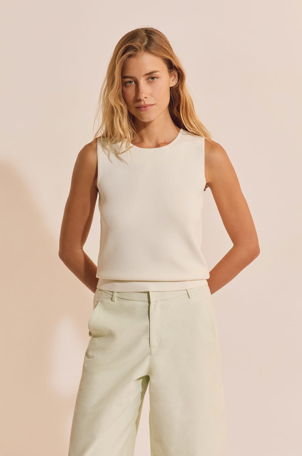 Camiseta sin mangas;${refinementColor}