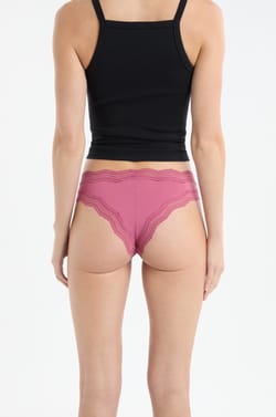 Tanga &agrave; bords dentelle en microfibre;${refinementColor}